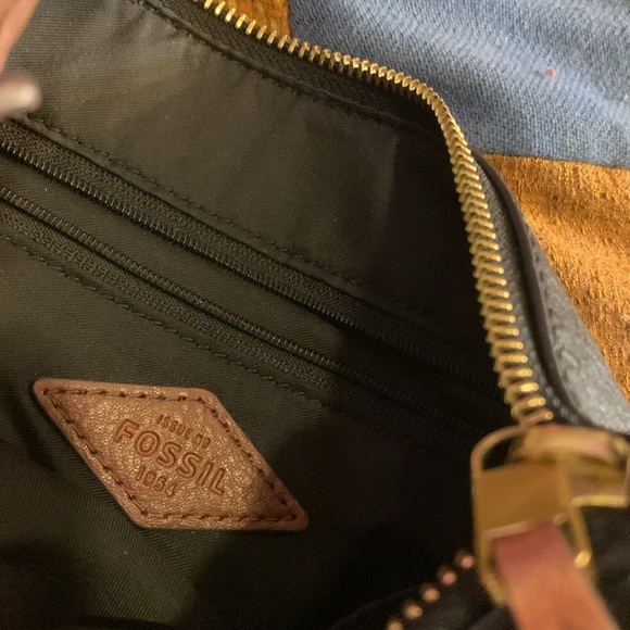 Fossil crossbody and matching wallet - Picture 5 of 10